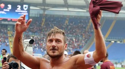 Totti infinito: entra in campo e segna il gol decisivo