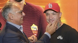 Roma, abbracci tra Pallotta e Nainggolan