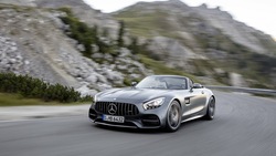Mercedes AMG GT Raodster: foto