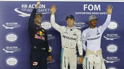 F1, Singapore: Rosberg davanti a tutti, Vettel parte ultimo
