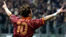 Tutte le maglie numero 10 di Totti