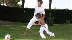 Genoa, i primi calci di Simeone junior col padre