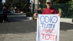 Totti, che accoglienza a Trigoria: striscioni per i 40 anni