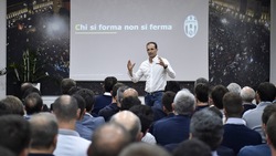 Juventus, al via con Allegri la formazione per i tecnici bianconeri