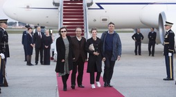 Bebe Vio arriva da Obama a Washington: scende dall'aereo con Benigni