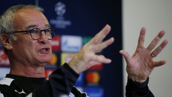 FOTO Ranieri, smorfie e gesti in conferenza stampa