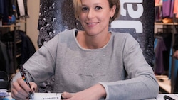 Federica Pellegrini inaugura lo store Jaked a Milano