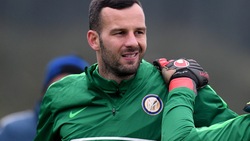 Inter, Handanovic fa l'occhiolino. Ma a chi?