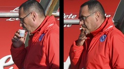 Sarri, caffè e sigaretta pensando alla Champions
