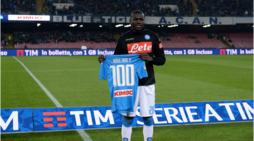 Koulibaly premiato per le 100 presenze con la maglia del Napoli