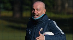 L'Inter si allena e mister Pioli si aggiunge alla squadra