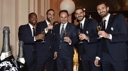 Juventus, è qui la festa: che brindisi con Higuain!