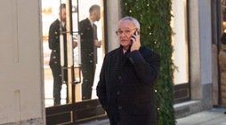 Paparazzato: Ranieri in giro a Milano, pausa caffè per l'allenatore del Leicester