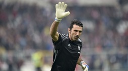 Buffon, look da derby: eccolo con i baffi!