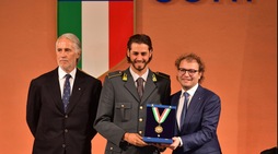 Collari d'oro, ospiti importanti e Buffon si improvvisa aiuto presentatore