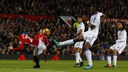 Mkhitaryan, gol da antologia: il colpo dello scorpione fa impazzire i tifosi dello United