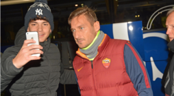 La Roma in partenza per Genova: c'è anche Totti