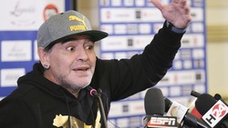Maradona show in conferenza stampa a Napoli
