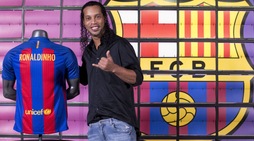 Barcellona, Ronaldinho si ripresenta: farà l'ambasciatore