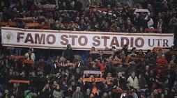 Roma-Fiorentina, sugli spalti lo striscione: "Famo sto stadio"
