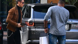 Cristiano Ronaldo aspetta il Napoli facendo shopping