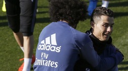 Real Madrid, Cristiano Ronaldo e Marcelo se la ridono in allenamento