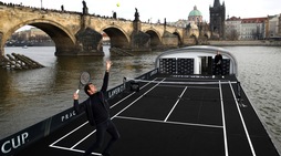 Tennis, Berdych e Federer si sfidano...sul fiume