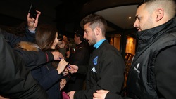 Il Napoli arriva a Roma, che accoglienza da parte dei tifosi!