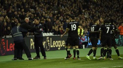 Chelsea: Hazard esulta sotto la curva del West Ham e scatena l'ira di un tifoso