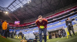 Roma, Totti re delle gag anche nel nuovo stadio del Lione