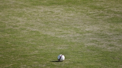 Mou: «Si può chiamare campo?»: ecco dove ha giocato lo United