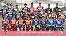 MotoGp al via in Qatar: foto ufficiale per i piloti