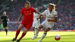 Roma, guarda l'ex Riise: in campo con le leggende del Liverpool