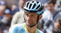 Scarponi: le immagini di un uomo, la storia di un campione