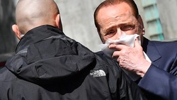 Berlusconi esce dalla clinica