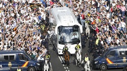 Madrid, migliaia di tifosi "scortano" il Real