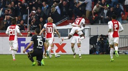Europa League: Ajax-Lione 4-1, un piede in finale