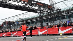 Maratona "ad hoc", Kipchoge sfiora il muro delle due ore