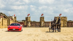 Ferrari contro biga, che sfida a Cinecittà World!