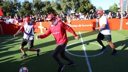 Formula 1, a Montmelò Vettel si dà al calcio