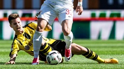 Weigl, infortunio choc in Augsburg-Dortmund: caviglia rotta