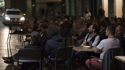 La delusione dei tifosi della Juventus a Torino per lo scudetto rimandato