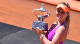 Internazionali d'Italia 2017: Svitolina vince e bacia il trofeo