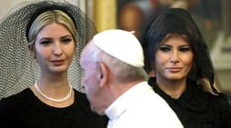 Melania e Ivanka: velo nero per Papa Francesco