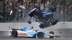 Indy 500, pazzesco incidente fra Dixon e Howard