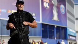 Perquisizioni e strade chiuse: scatta il piano sicurezza in vista della finale di Cardiff