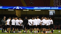 Juventus, sorrisi e un solo dubbio nella rifinitura a Cardiff