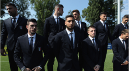 Europei Under 21, Italia in posa per la foto di squadra prima della partenza