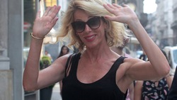 Alessia Marcuzzi strega Milano in total black