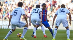Barcellona-Manchester United Legends, Ronaldinho fa ancora impazzire le difese